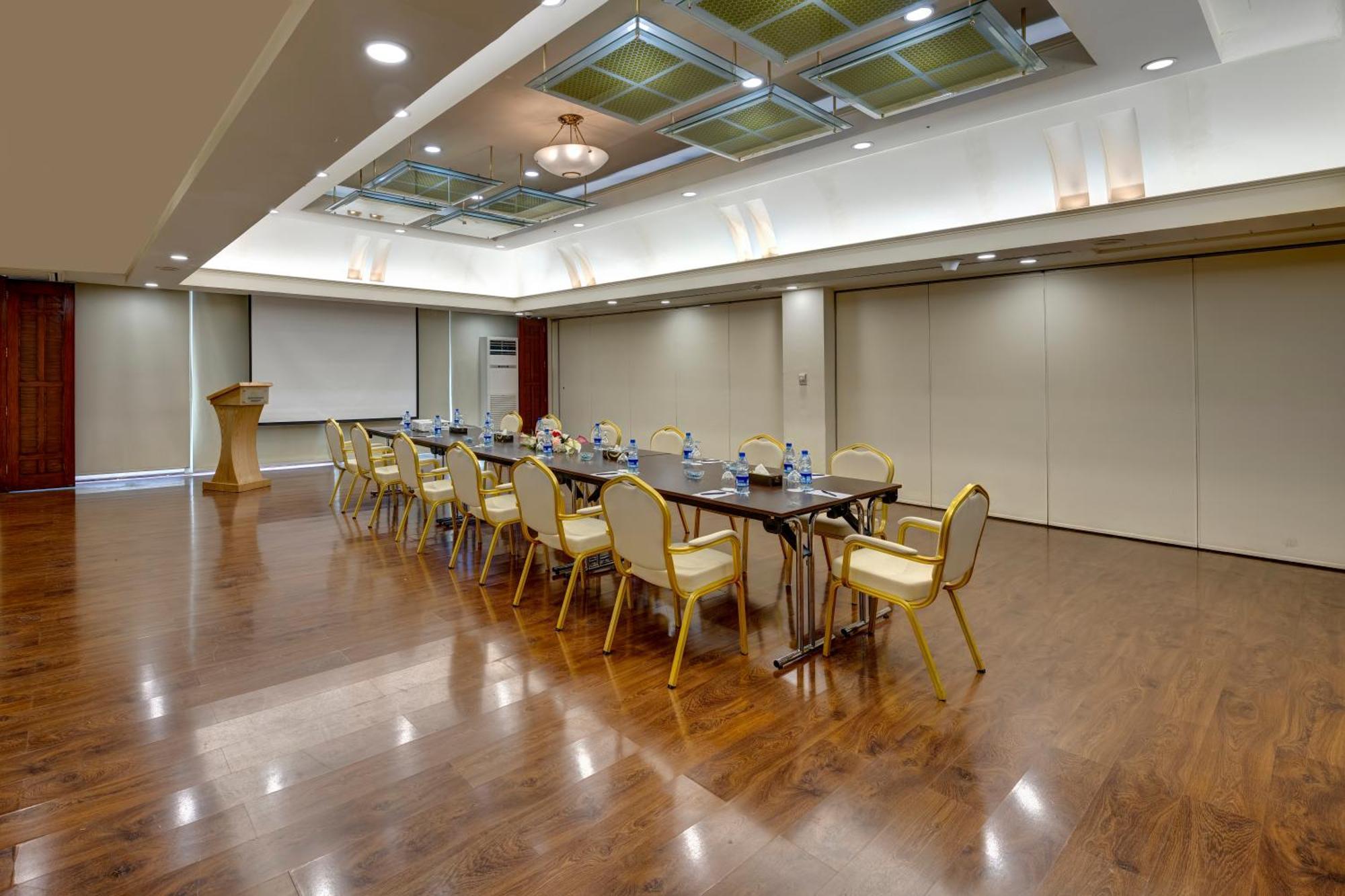 Pearl Continental Hotel, Равалпинди Экстерьер фото